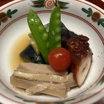 割烹 春 - 日間賀島の蛸、だつ芋、ナスの揚げ浸し、プチトマト
