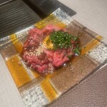 熟成和牛焼肉エイジング・ビーフ - ゆっけは柔らかくて最高！