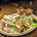 薪焼きイタリアン FIREPIT - 前菜盛り合わせ　ひとつひとつ丁寧かつ美味い