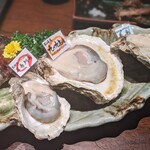 たらふく　うなり - 岩牡蠣　食べ比べ