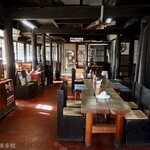 ヨコクラうどん - 雰囲気が素敵な飲食スペース