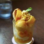 カフェ フロインドリーブ - マンゴーパフェ