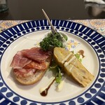 パエリアダイニング ポコ・ロコ - 前菜、生ハム、スペイン風オムレツ、イワシの酢漬け