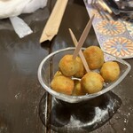 パエリアダイニング ポコ・ロコ - 追加タパス　アンチョビ詰めのオリーブフライ