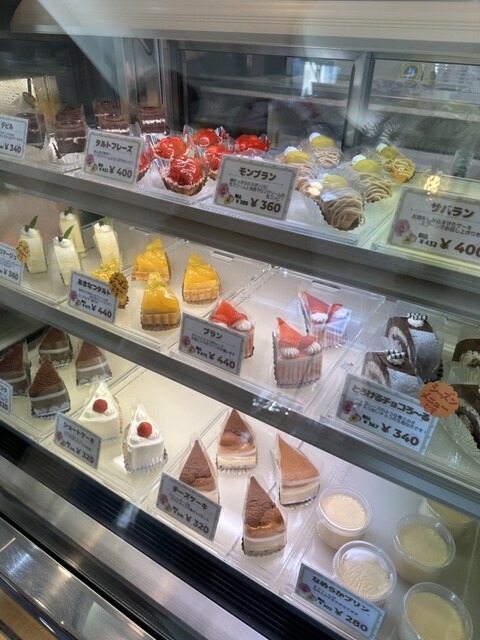 AKAMA（アカマ） - 矢本（洋菓子）