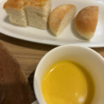 Piccolino - パンと冷製スープ