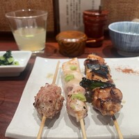 伊勢廣 京橋本店 - 焼き鳥5本定食（団子はがまんできず食べた）