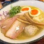 横浜淡麗らぁ麺 川上 - 