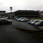 おおつき - お店の裏側の駐車場