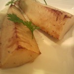 ラ・ファソン 古賀 - アミューズ：北九州合馬産筍のソテー 菊芋のピューレ添え トリュフ風味