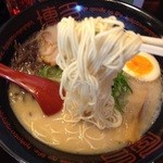 Hakatamemmen - 麺は細ストレート　バリカタで頂きました♪