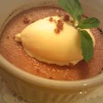 ラ・ファソン 古賀 - デザート：苺のクレームブリュレ＆キルッシュのアイスクリーム
