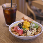 Café Kitsuné - コールドブリュー＠税込720円、アサイーボウル＠税込1,500円