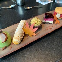 DINING & BAR TABLE 9 TOKYO - 