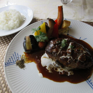 ベルセゾン・ナカムラ - 料理写真:【和牛ハンバーグセット（１０食限定）２２００円】