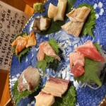 コンペイトウ - 綺麗なお刺身。喧嘩しないように一枚づつ割り当て笑