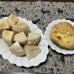 天然こうぼぱん とことこ - 一口サイズにcutされた、白ぱんマンとマフィン君‼︎