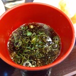 釜揚げうどん岡じま - つけつゆ(2024年8月15日撮影)