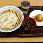 釜揚げうどん岡じま - ざるうどん(小) 380円(税込)＋おでん(玉子) 120円(税込)(2024年8月15日撮影)