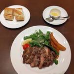 ベンジャミングリル京都 - ランチ　　イベリコ豚肩ロース肉のグリル　メスクランサラダとステーキフライ　