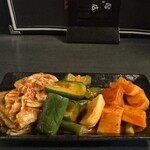 炭火焼肉じゃけぇ - 