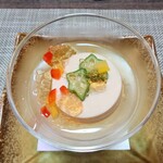 閑祥庵 禅紫 - ◯トマト豆乳豆腐
                                上に載せられた出汁醤油のジュレ
                                オクラのシャキッと感があり美味しい味わい