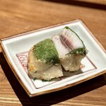 日本料理FUJI - ■えぼ鯛のおかき揚げ
      焼津の代名詞のようになってきたエボ鯛も、この日はなんと伊豆から。
      当然、前田さんの仕立てとは違うため、保水には藤岡さんの技が詰まっています。
      カリッふわっ食感が素晴らしい！