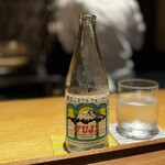 日本料理FUJI - ミネラルウォーターも、FUJIさん専用ラベルです♪
      …ウソです(^^)