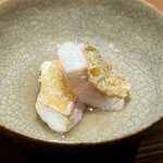 日本料理FUJI - ■活〆白甘鯛　松笠焼き
      サイズ感はいつもより控え目ながら、滑らかな舌触りと、凝縮された美味しさは健在。