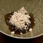 日本料理FUJI - ■本蕨餅
      相変わらず、作り立ての本蕨餅は、香り高さも食感も最高です。