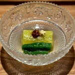 日本料理FUJI - ■茄子とオクラ
      茄子は折戸なんでしょうか。
      極上のお出汁を蓄えた茄子の美味しさは、罪作りです(^^)