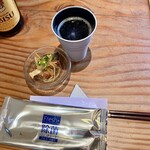 瓶ビール680円、お通し310円