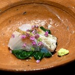日本料理FUJI - ■赤ムツ
      小型船の釣り漁師さんの釣果という、この日、貴重過ぎる焼津のお魚。
      ありがたみ倍増です(^^)
      モロヘイヤとの相性が思いの外よくて、素晴らしい一皿。