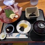 海鮮料理 王将 - ３種の海鮮丼