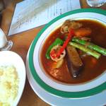 スープカレー 海ぞく - チキンスープカレーとサフランライス