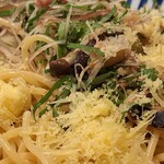 ハシヤ - チーズをフリフリと