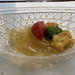 貴船 右源太 - 酢の物　鱧の黄身揚げと玉ねぎ、トマトの酢の物お口さっぱり！