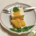 梅の花 - 豆腐レアチーズケーキマンゴーソース