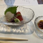 貴船 右源太 - 造り　マグロと鯛でした。