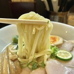 中華そば いぶき - 冷やしイリコそば 麺リフト♪