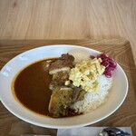 FRESH STREET CURRY - チキンカレーにマッシュポテト、マヨタクの組み合わせ