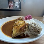 FRESH STREET CURRY - チキンカレーにサバネギ旨味ペーストの組み合わせ