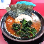 横浜家系ラーメン 下田家 - 赤いラーメン