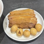 ラーメン フクロウ - 豚、ウズラ