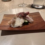 Itsuki - 炭火で炙った北寄貝（北海道）　ズッキーニ　エシャロットのソース