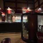 横浜うかい亭 - 店内は落ち着いた雰囲気で品の良さを感じさせるインテリアです。