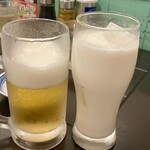 中国ラーメン揚州商人 - 飲み物：生ビール、杏仁カクテル