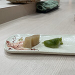 すし処 とし - ガリとザーサイ