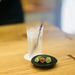 柚木元 - フィンガーライムのジンソーダ3種（グリーンジャイアント、バイロンサンライズ、コレット）