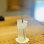 柚木元 - フィンガーライムのジンソーダ（コレット）